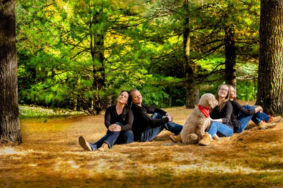 Amazing Family - Mackenzie King Estate / Quebec 