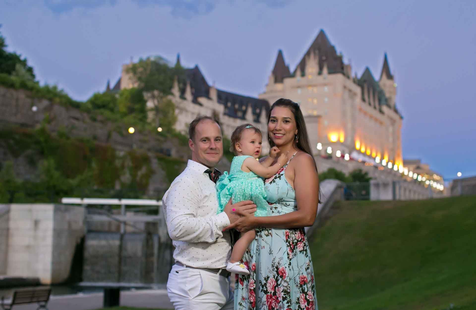 Foto Bence & Letícia =  Adriana -  Parliament Hill Ottawa  - Imagem 36