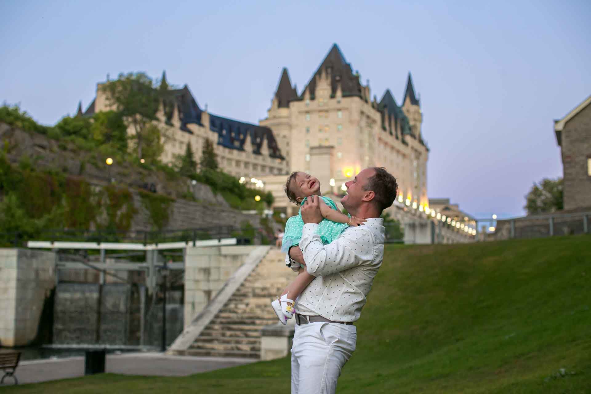 Foto Bence & Letícia =  Adriana -  Parliament Hill Ottawa  - Imagem 32