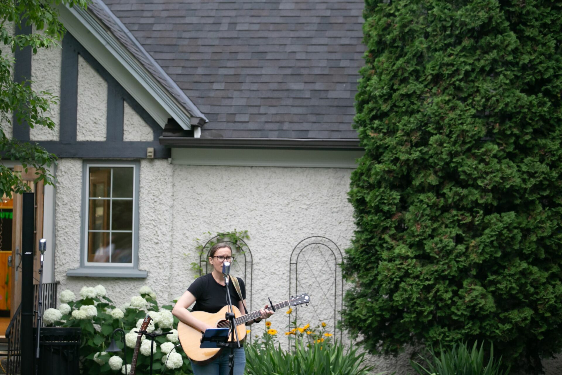 Foto Garden Concert Series - Parish of Christ Church Foto Garden Concert Series - Parish of Christ Church - Imagem 1