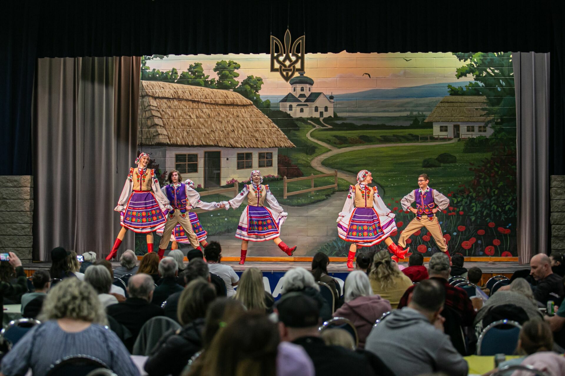 Foto Verkhovyna Ukrainian Song and Dance Ensemble’s pre-Easter Bazaar “Yarmarok” - Imagem 1