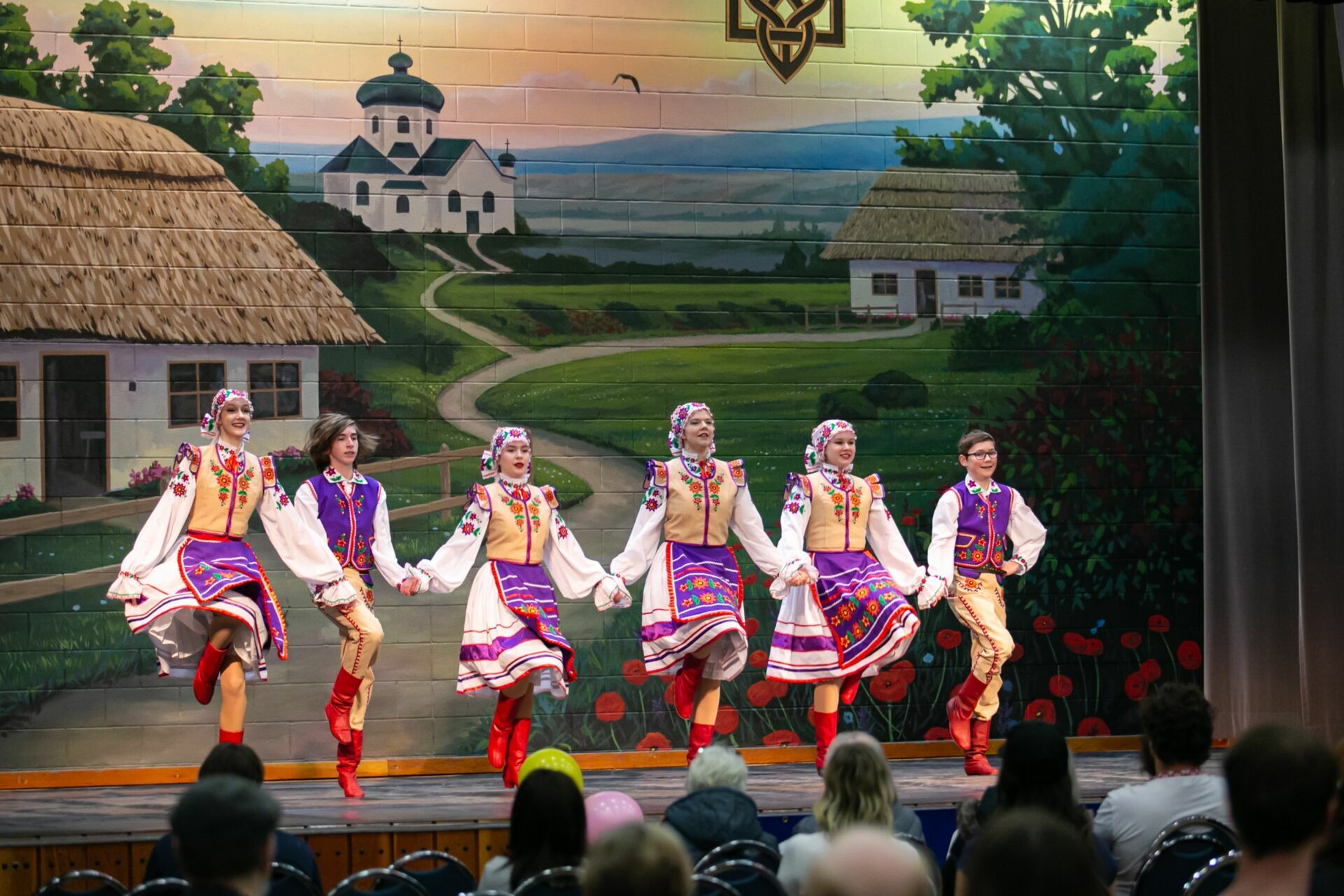 Foto Verkhovyna Ukrainian Song and Dance Ensemble’s pre-Easter Bazaar “Yarmarok” - Imagem 2