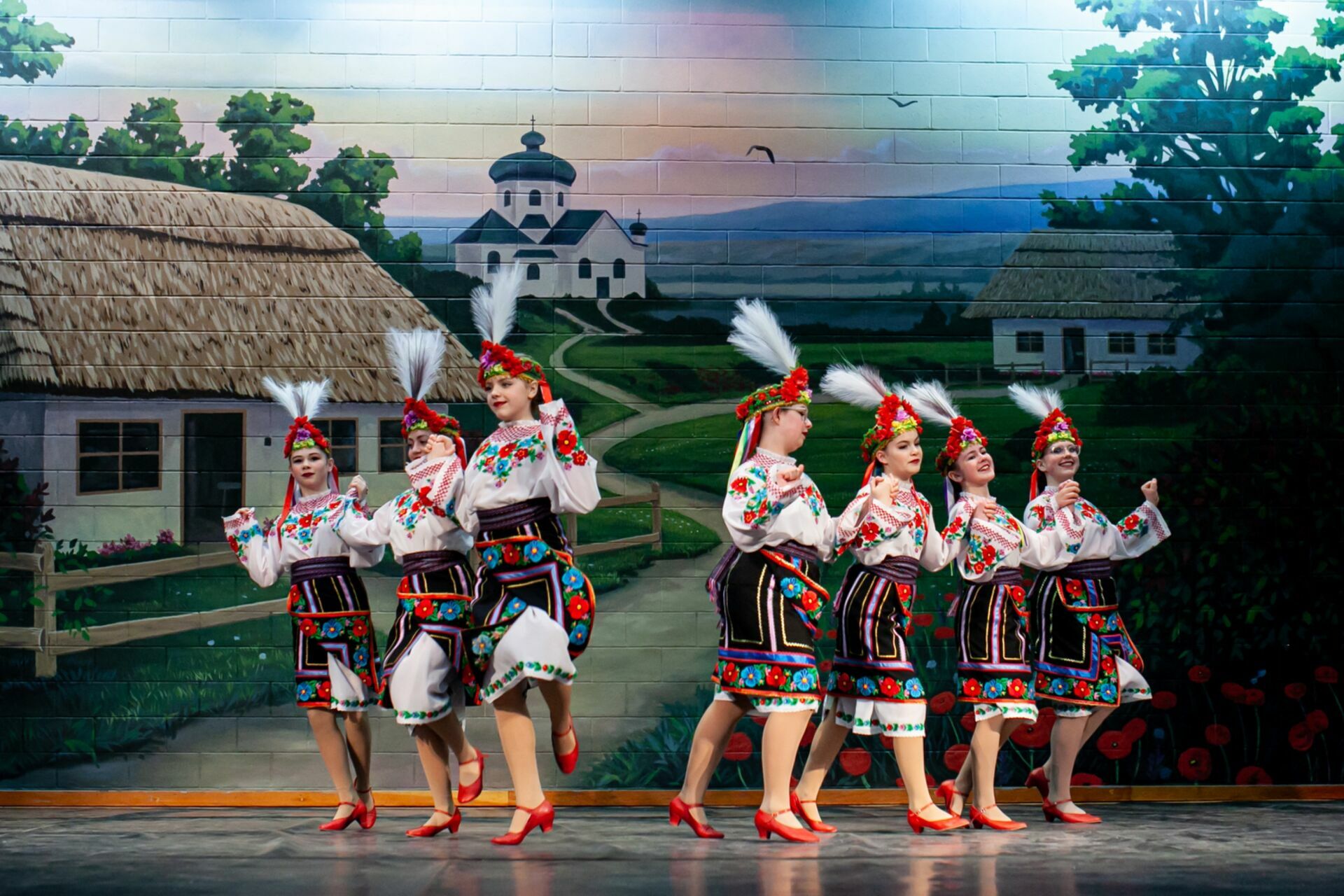 Foto Verkhovyna Ukrainian Song and Dance Ensemble’s pre-Easter Bazaar “Yarmarok” - Imagem 3