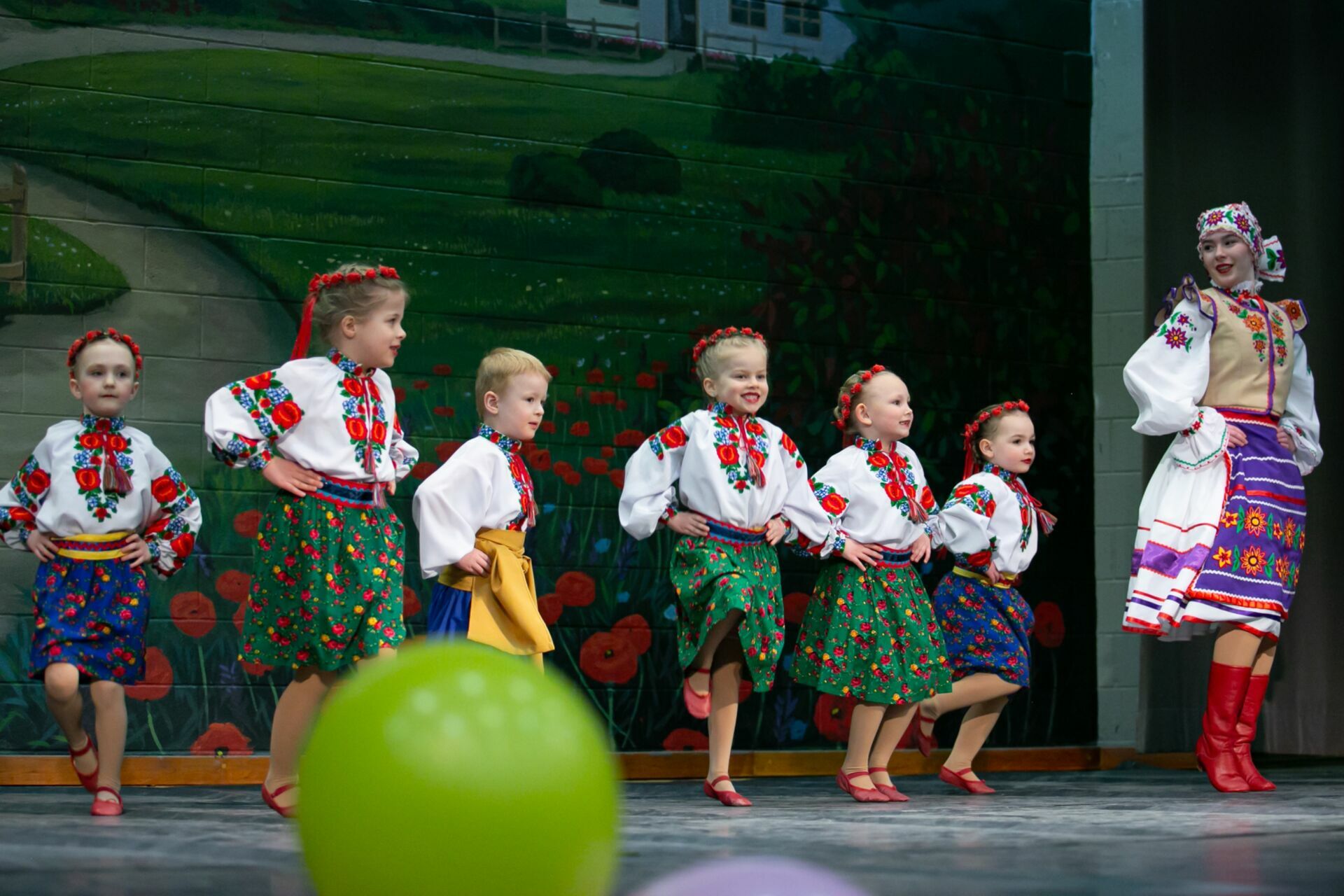 Foto Verkhovyna Ukrainian Song and Dance Ensemble’s pre-Easter Bazaar “Yarmarok” - Imagem 6