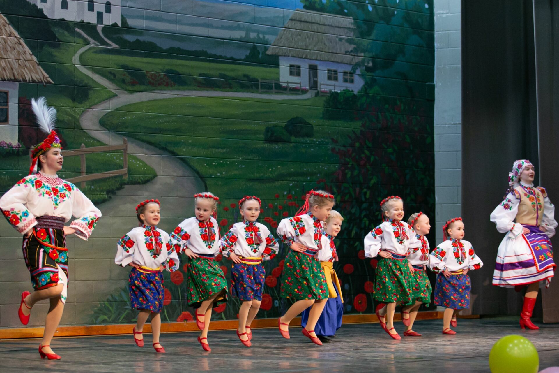 Foto Verkhovyna Ukrainian Song and Dance Ensemble’s pre-Easter Bazaar “Yarmarok” - Imagem 7