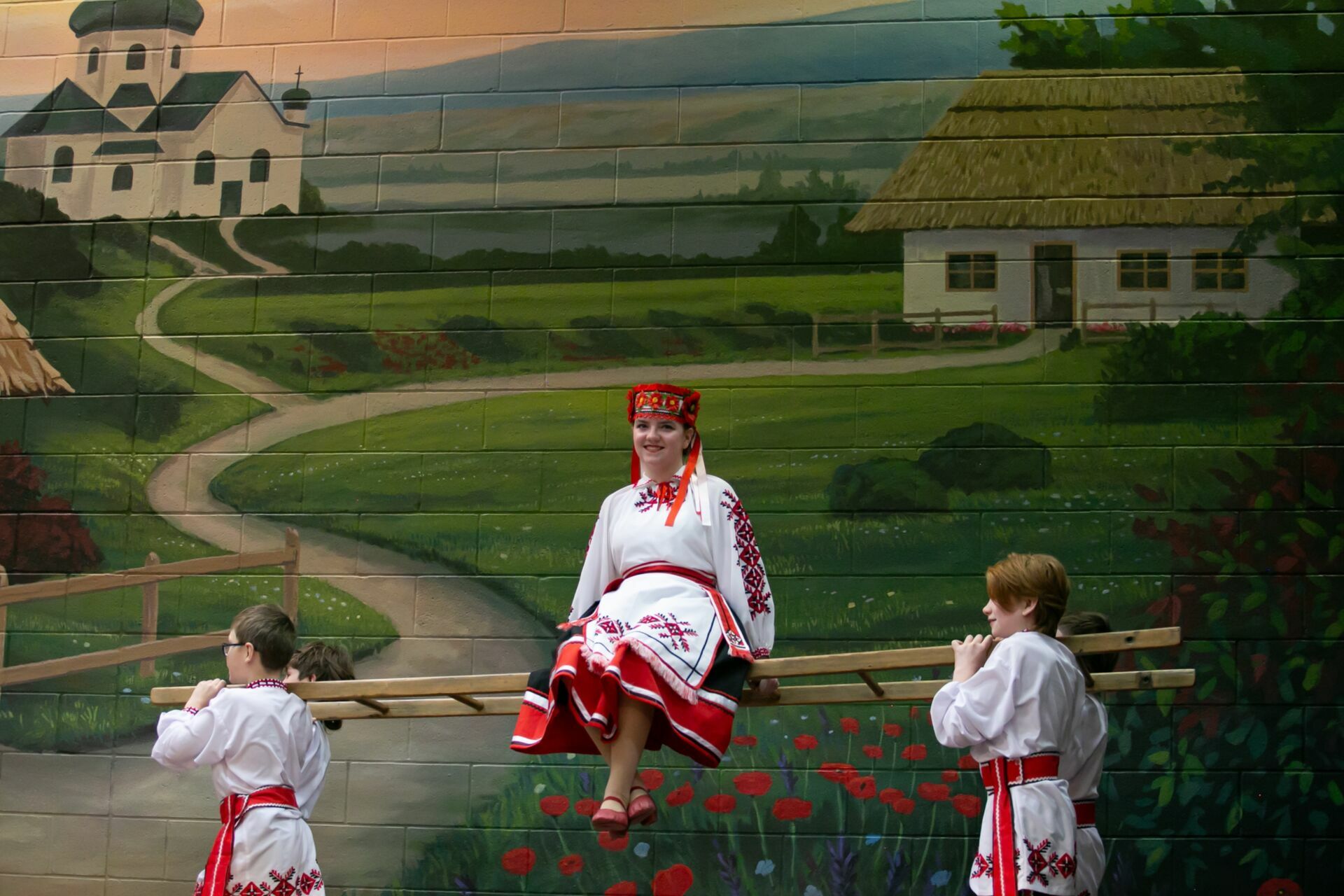 Foto Verkhovyna Ukrainian Song and Dance Ensemble’s pre-Easter Bazaar “Yarmarok” - Imagem 7