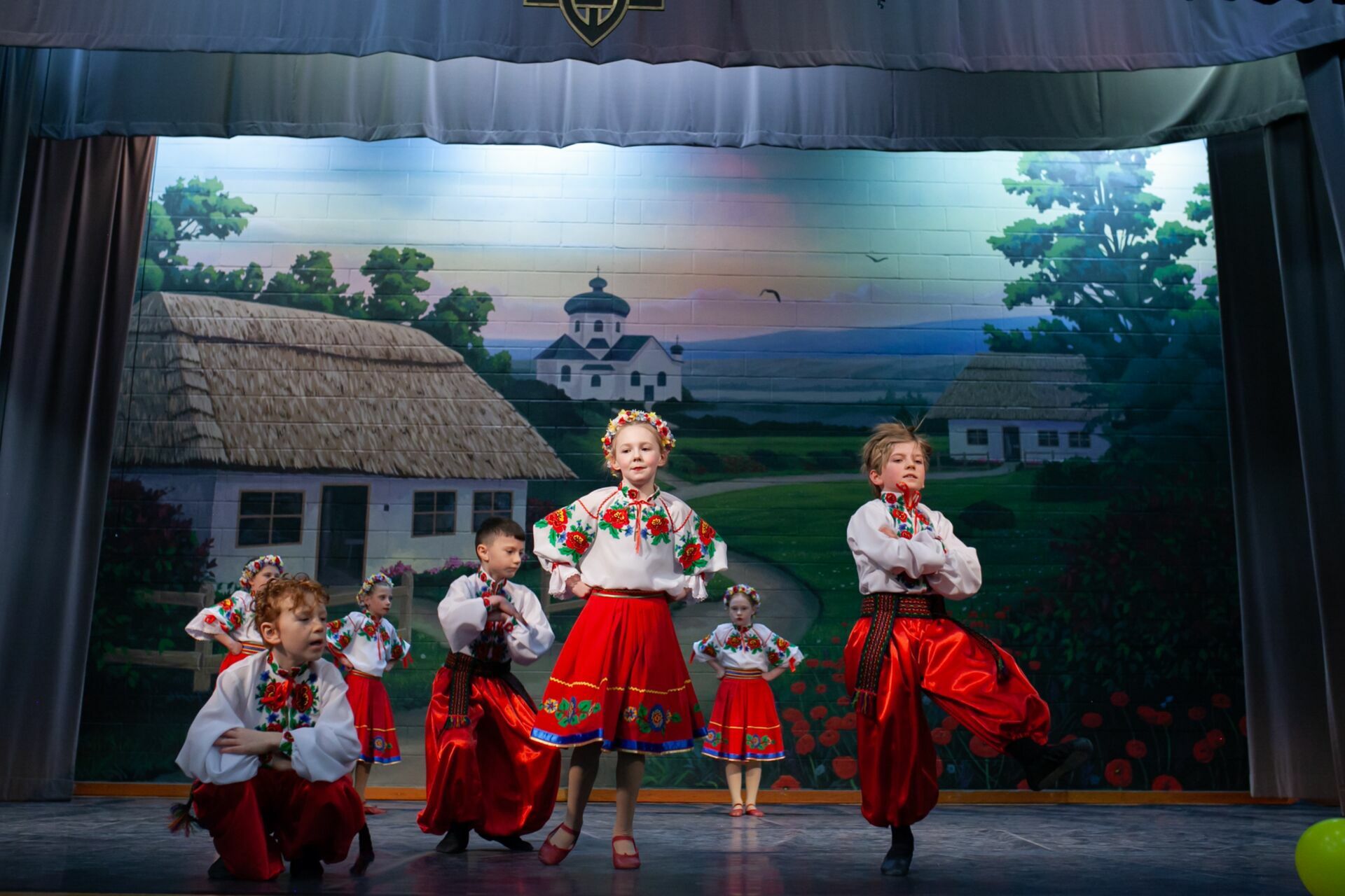 Foto Verkhovyna Ukrainian Song and Dance Ensemble’s pre-Easter Bazaar “Yarmarok” - Imagem 10