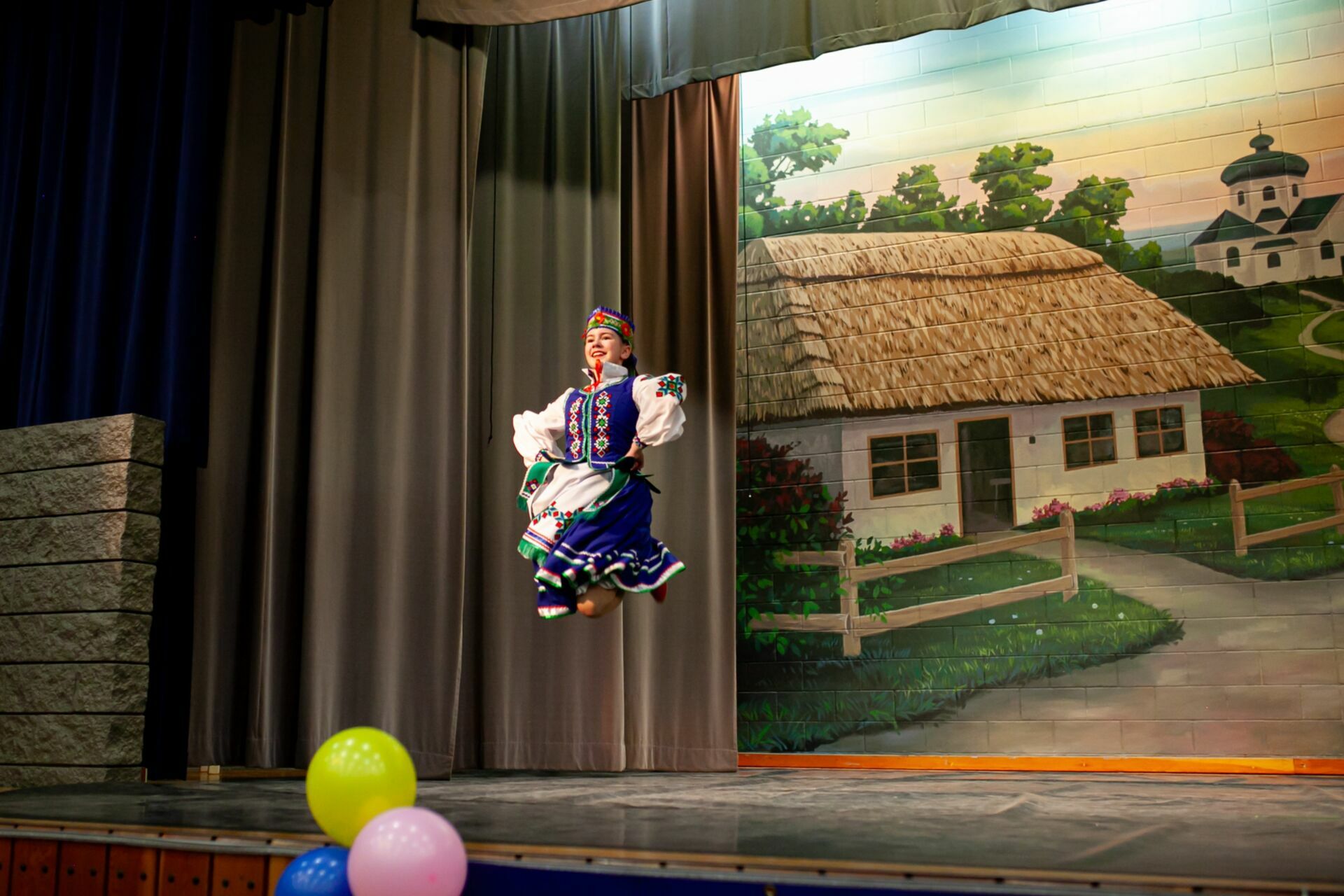 Foto Verkhovyna Ukrainian Song and Dance Ensemble’s pre-Easter Bazaar “Yarmarok” - Imagem 11