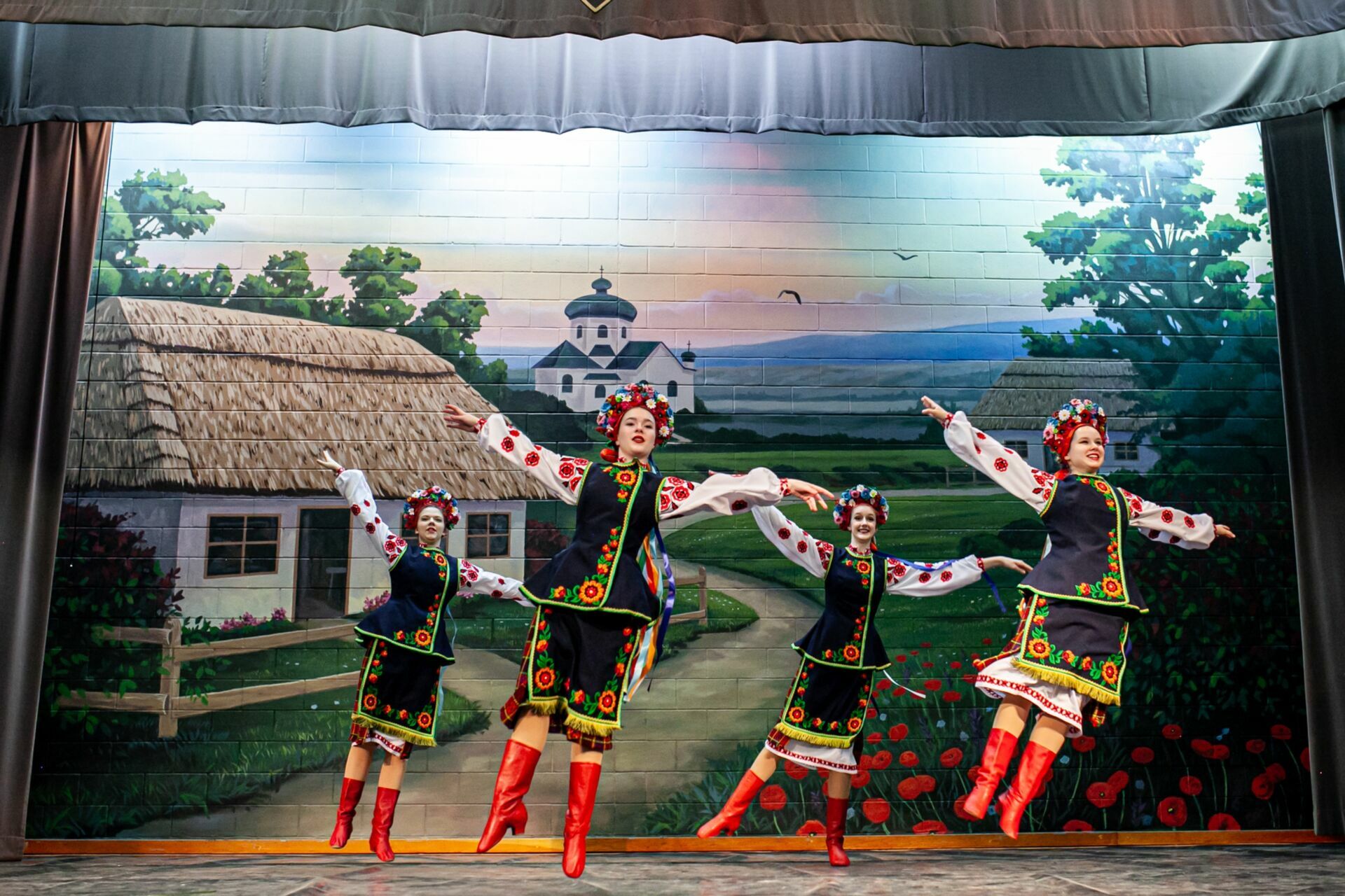 Foto Verkhovyna Ukrainian Song and Dance Ensemble’s pre-Easter Bazaar “Yarmarok” - Imagem 14