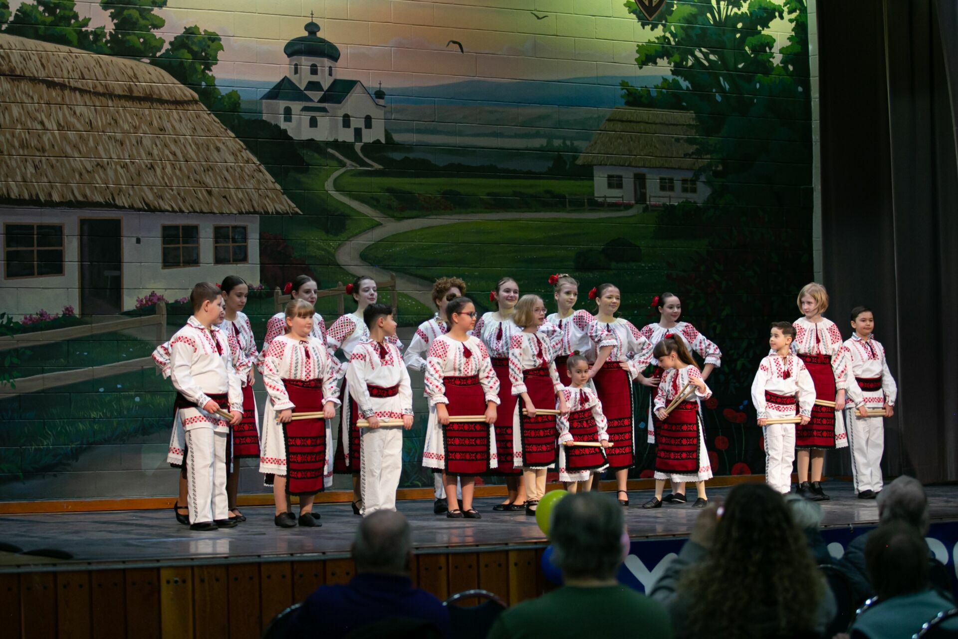 Foto Verkhovyna Ukrainian Song and Dance Ensemble’s pre-Easter Bazaar “Yarmarok” - Imagem 22