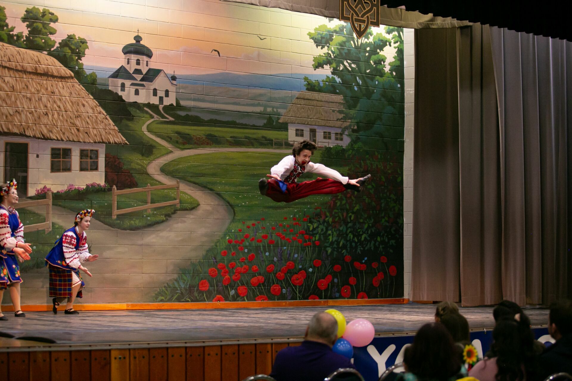 Foto Verkhovyna Ukrainian Song and Dance Ensemble’s pre-Easter Bazaar “Yarmarok” - Imagem 27