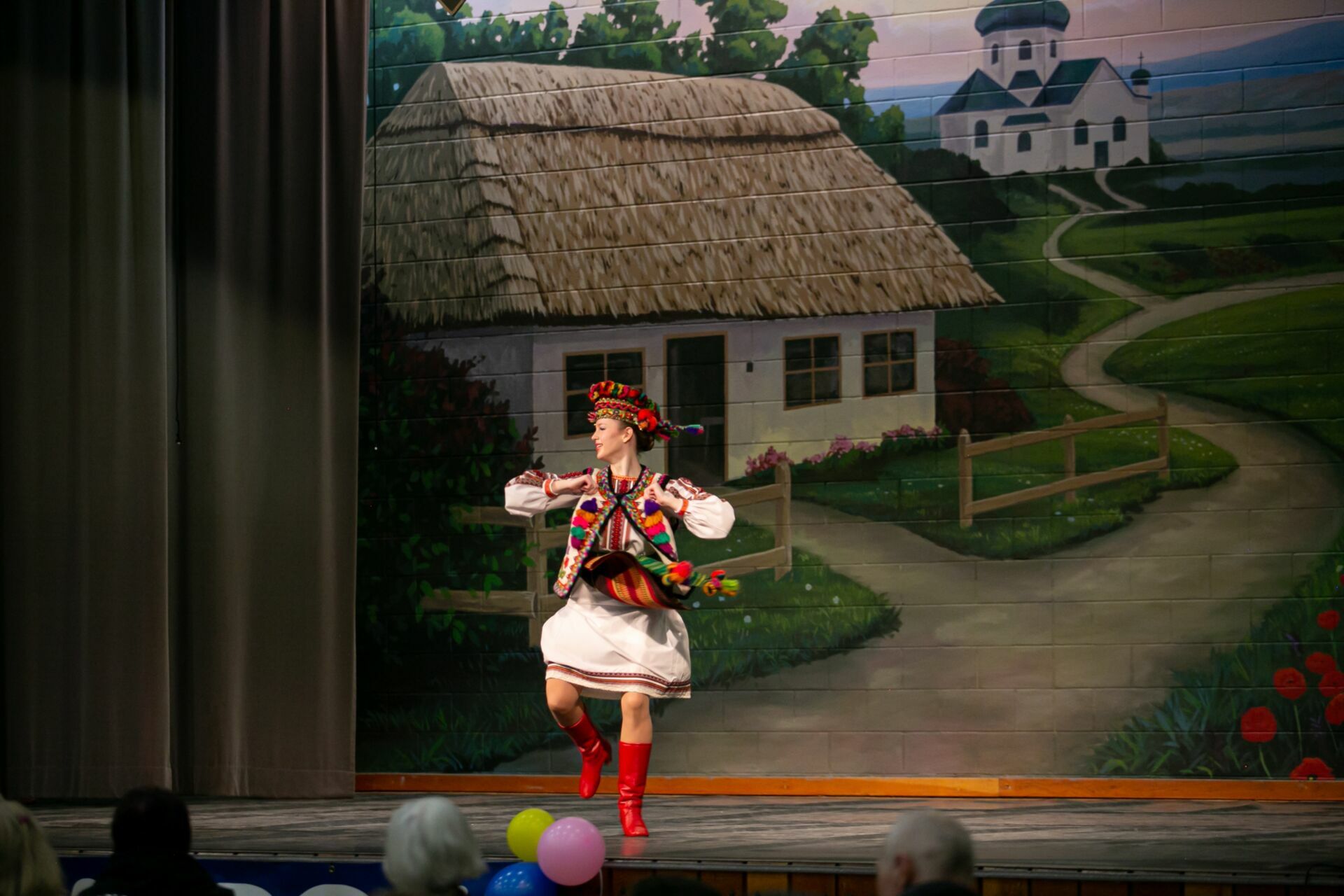 Foto Verkhovyna Ukrainian Song and Dance Ensemble’s pre-Easter Bazaar “Yarmarok” - Imagem 29