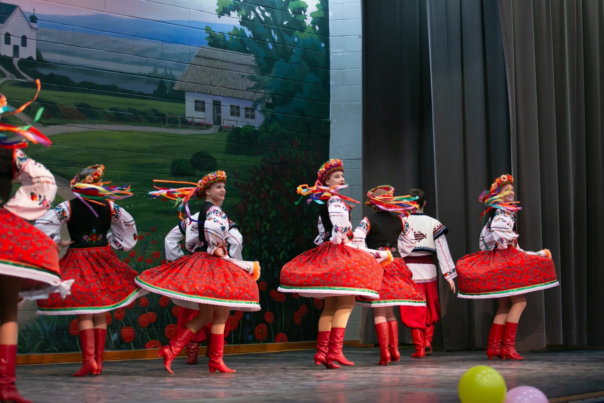Foto Verkhovyna Ukrainian Song and Dance Ensemble’s pre-Easter Bazaar “Yarmarok” - Imagem 32