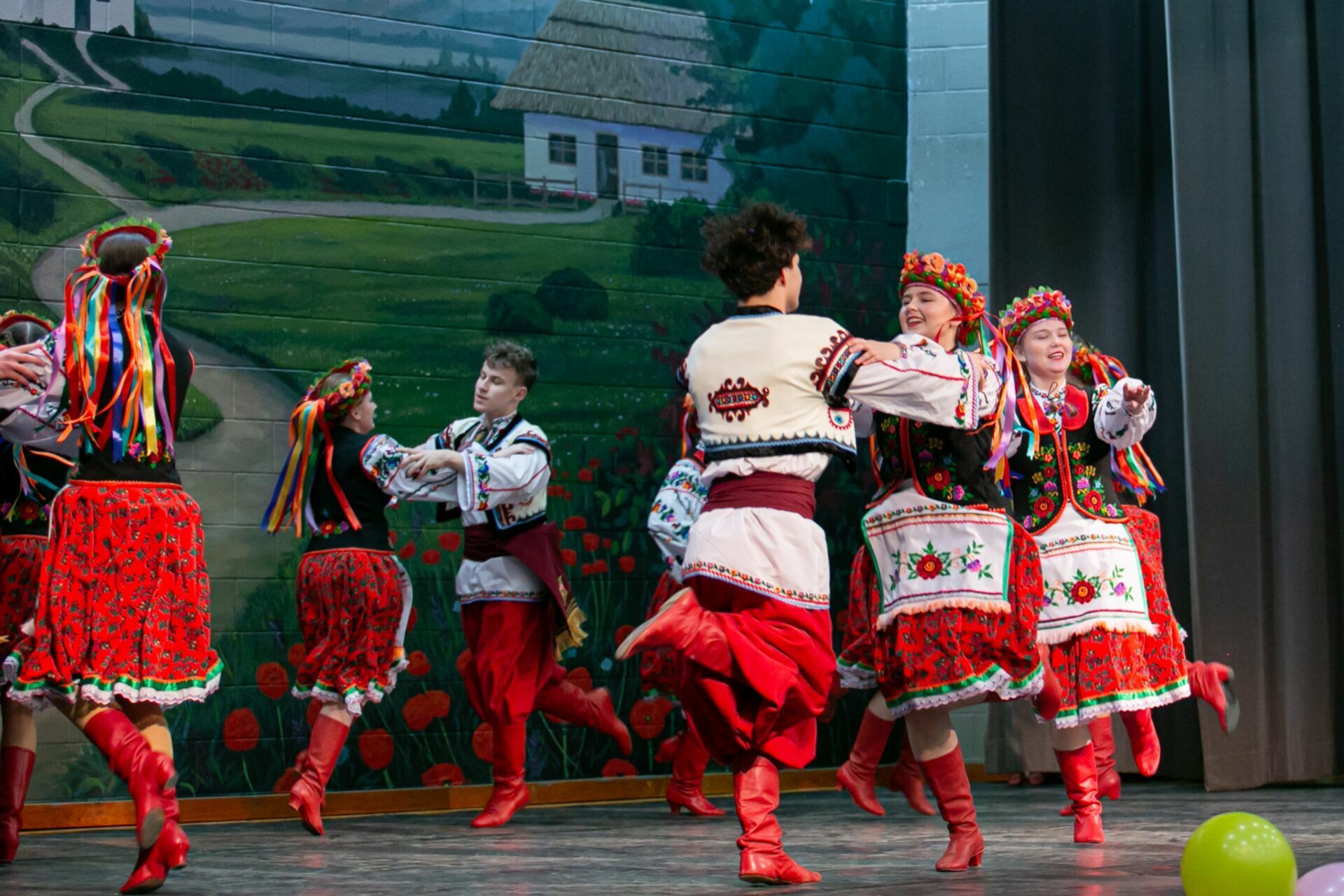 Foto Verkhovyna Ukrainian Song and Dance Ensemble’s pre-Easter Bazaar “Yarmarok” - Imagem 33