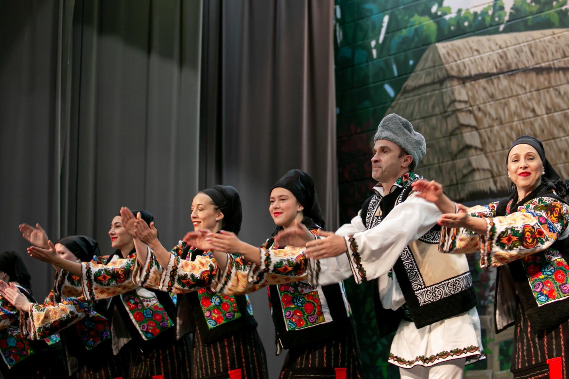 Foto Verkhovyna Ukrainian Song and Dance Ensemble’s pre-Easter Bazaar “Yarmarok” - Imagem 51