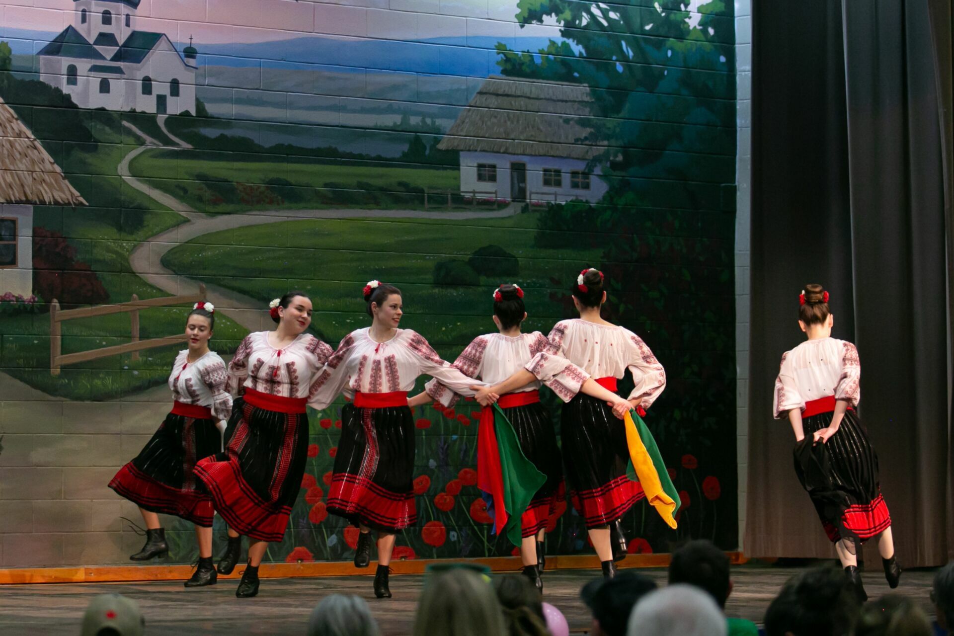 Foto Verkhovyna Ukrainian Song and Dance Ensemble’s pre-Easter Bazaar “Yarmarok” - Imagem 55