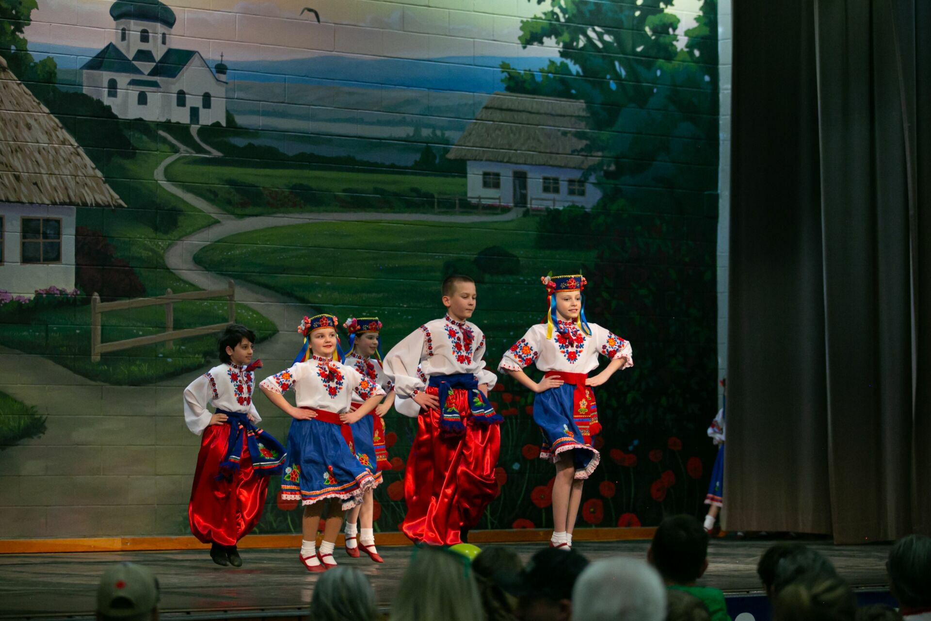Foto Verkhovyna Ukrainian Song and Dance Ensemble’s pre-Easter Bazaar “Yarmarok” - Imagem 60