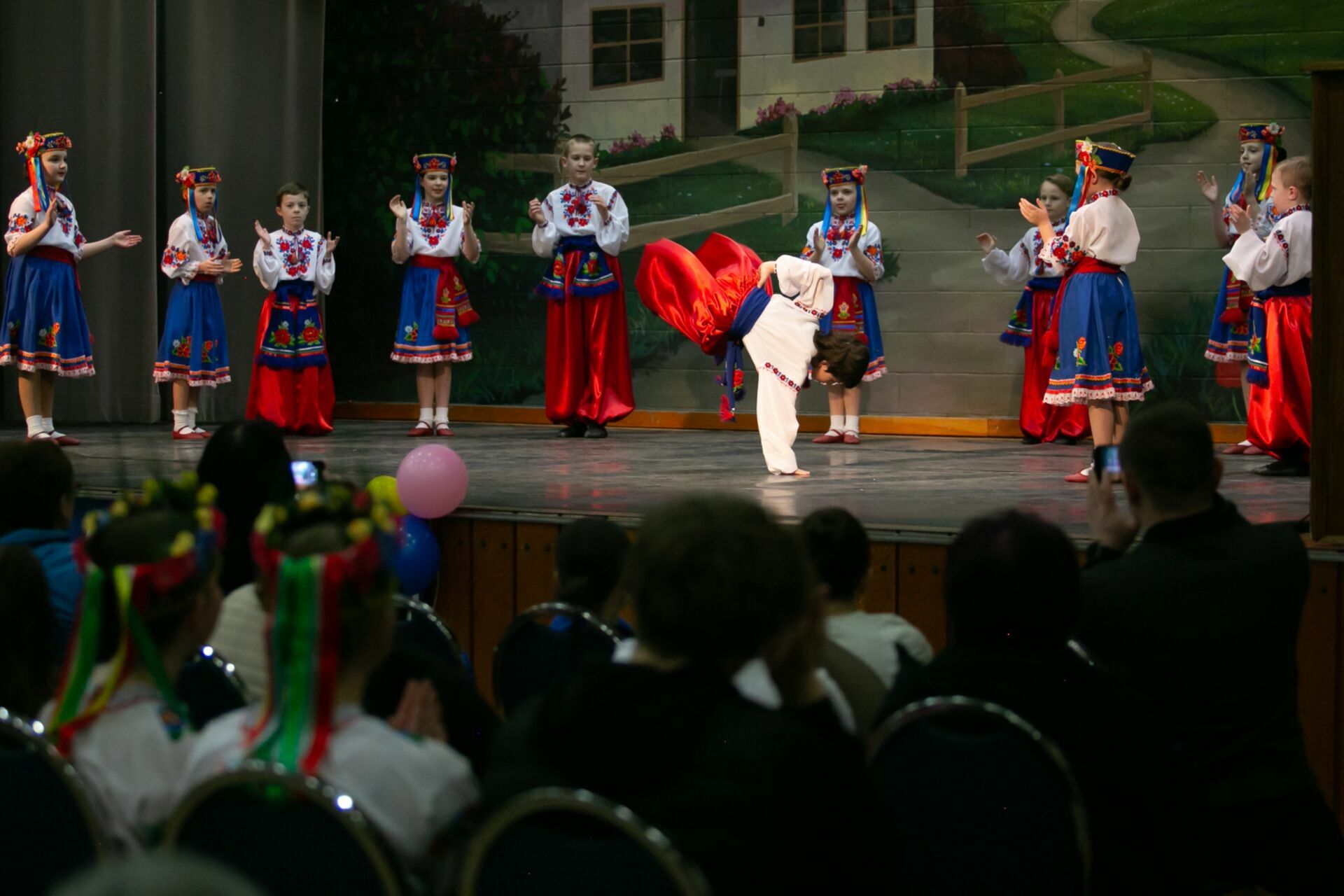 Foto Verkhovyna Ukrainian Song and Dance Ensemble’s pre-Easter Bazaar “Yarmarok” - Imagem 62