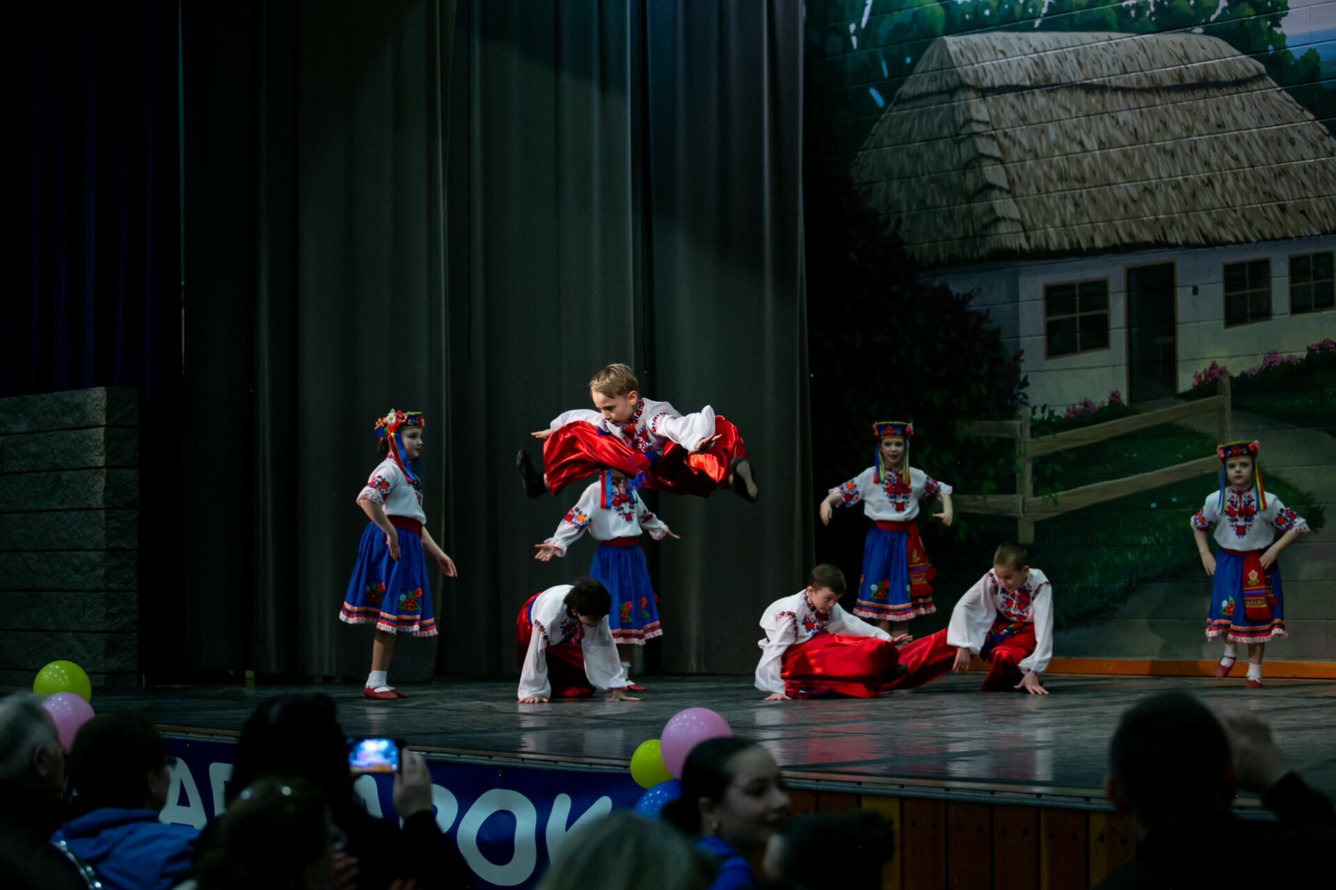 Foto Verkhovyna Ukrainian Song and Dance Ensemble’s pre-Easter Bazaar “Yarmarok” - Imagem 63