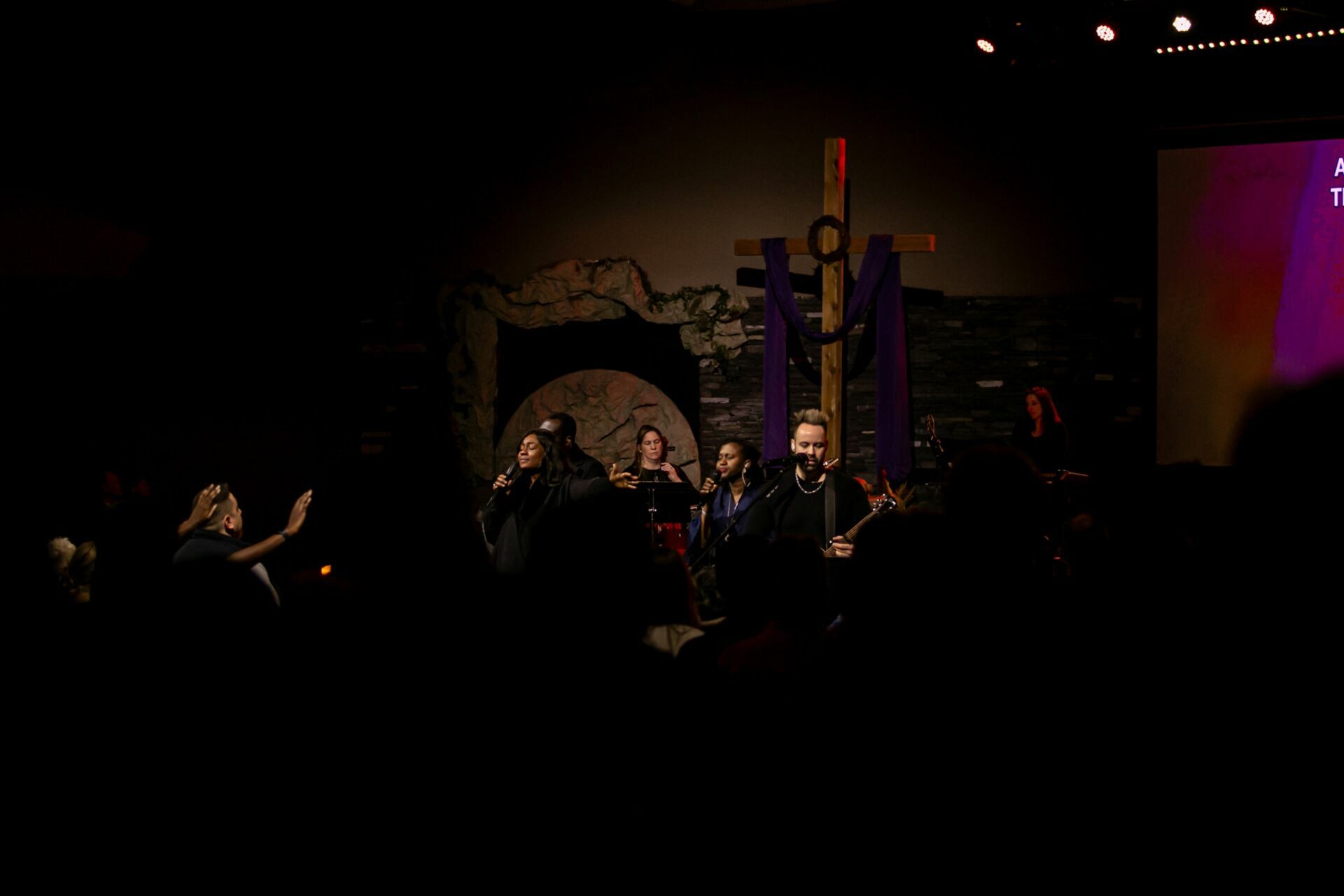 Foto Good Friday - April 3, 2026  - Imagem 33