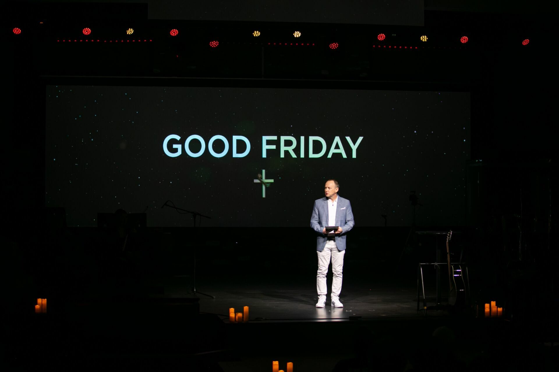 Foto Good Friday - April 3, 2026  - Imagem 42