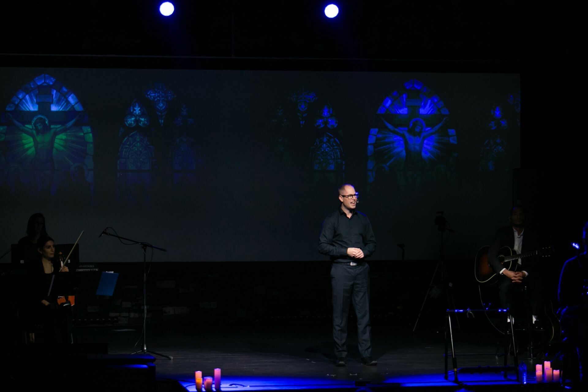 Foto Good Friday - April 3, 2026  - Imagem 49