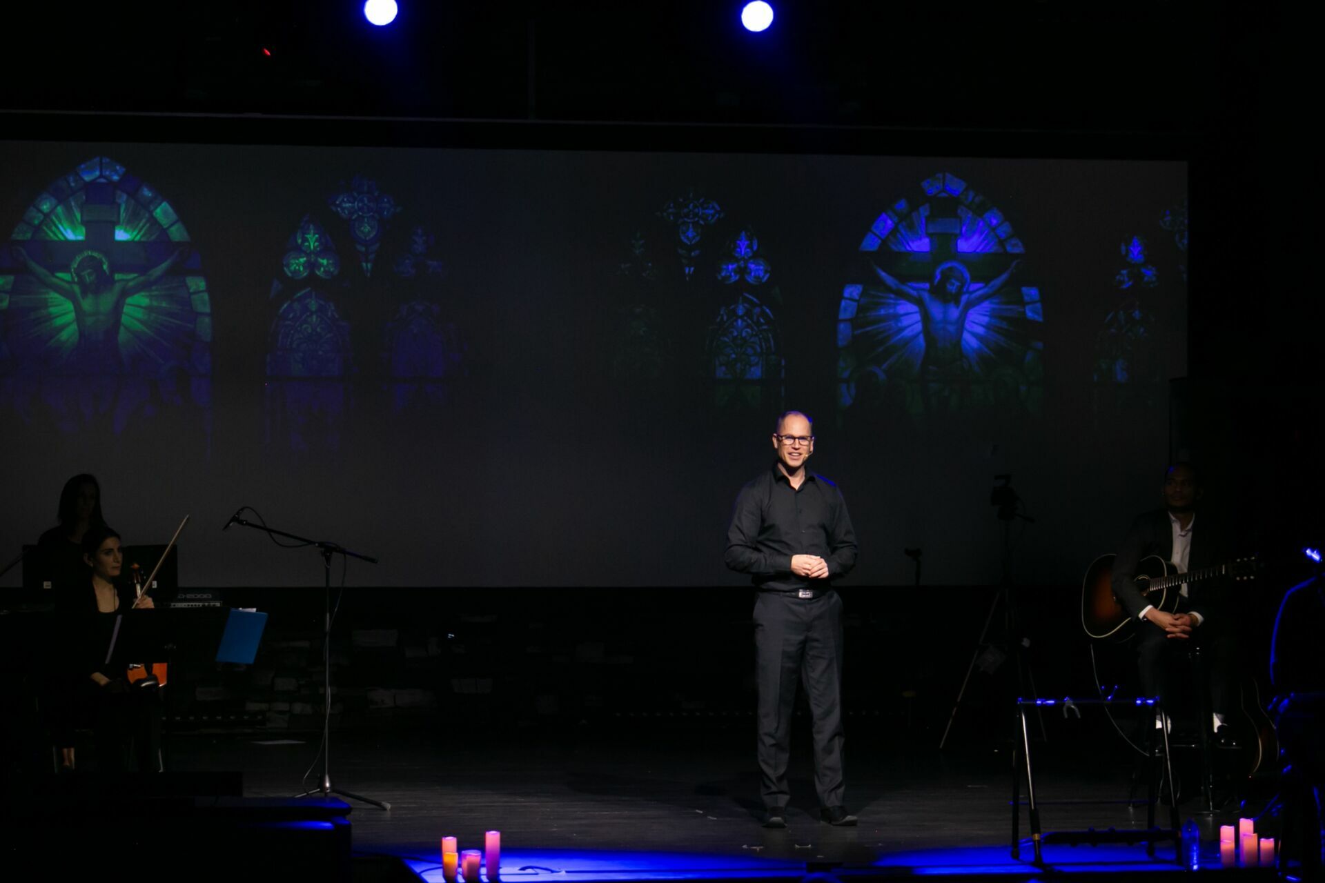 Foto Good Friday - April 3, 2026  - Imagem 50